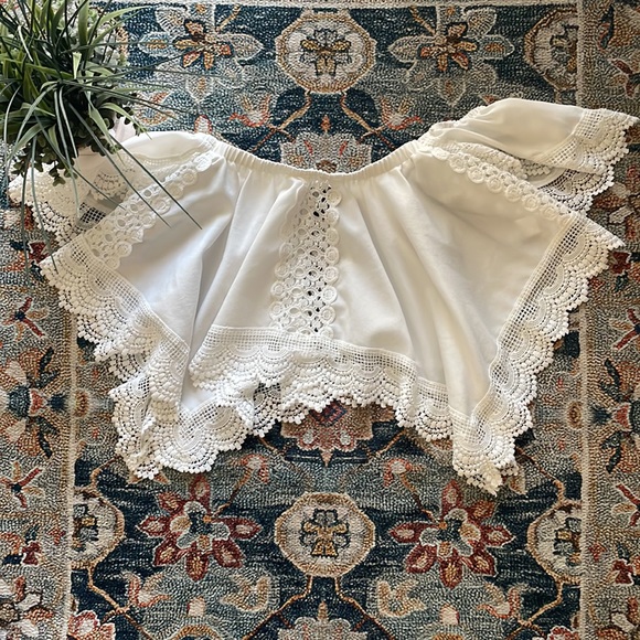 Forever 21 White Eyelet Handkerchief Top - Picture 4 of 9